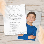 Kommunix för första Heligan, Silver, spara datumfo Meddelande Vykort<br><div class="desc">En elegant First Heliga Communion sparar datuminbjudan med känsligt silver-startdamm. Du kan anpassa dina speciella firande-detaljer i chic silver och lägga till ett speciellt foto på motsatsen. Designad av Thisisnotme©</div>