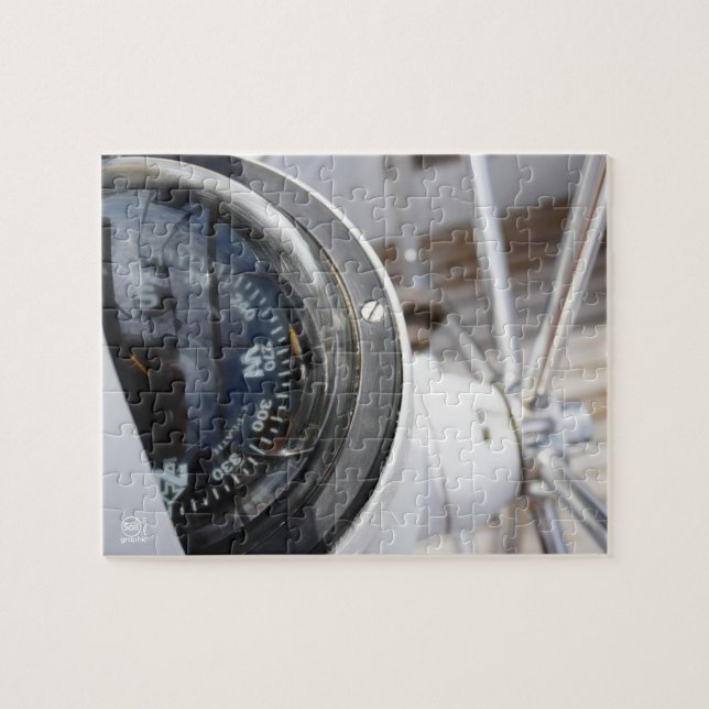 Kompas dat de richting geeft aan een avontuur.  pussel (Horisontell)