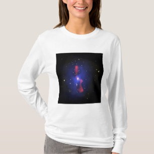 Komposit avbildar av en galax samla i en klunga t-shirt