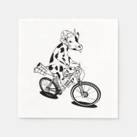 Kon som cyklar i ett berg
