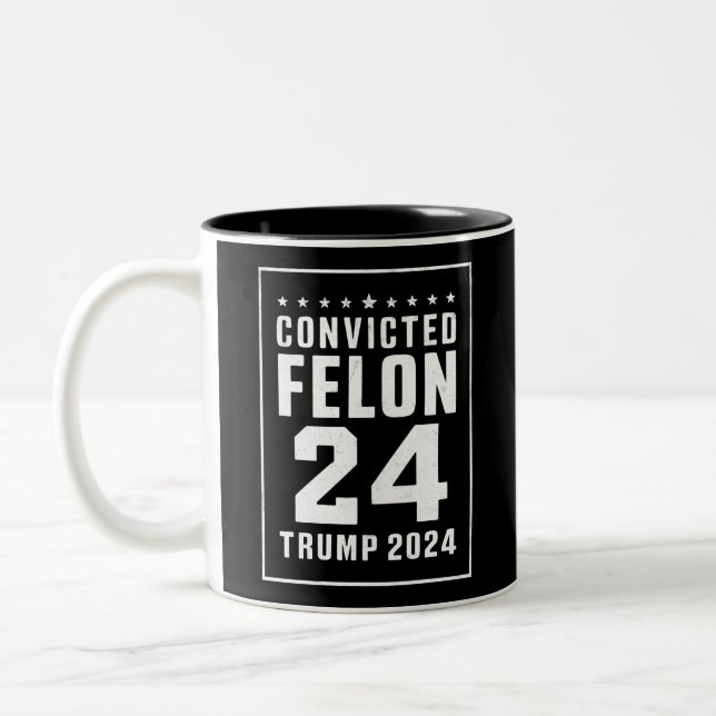 Kondemnerad Felon 4:e Juli Trump 2024 Två-Tonad Mugg (Vänster)