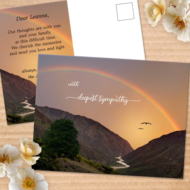 Kondoleanskort med regnbåge vykort (Sympathy postcard featuring a mountain scene with a river flowing into the ocean, with a rainbow)