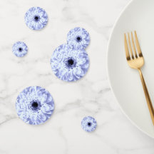 Konfetti i form av blommande blommor till bordet