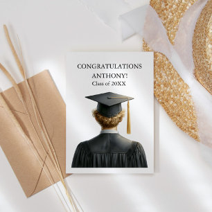 Kongraderingar Blonde Male Student i Black Gown Tack Kort