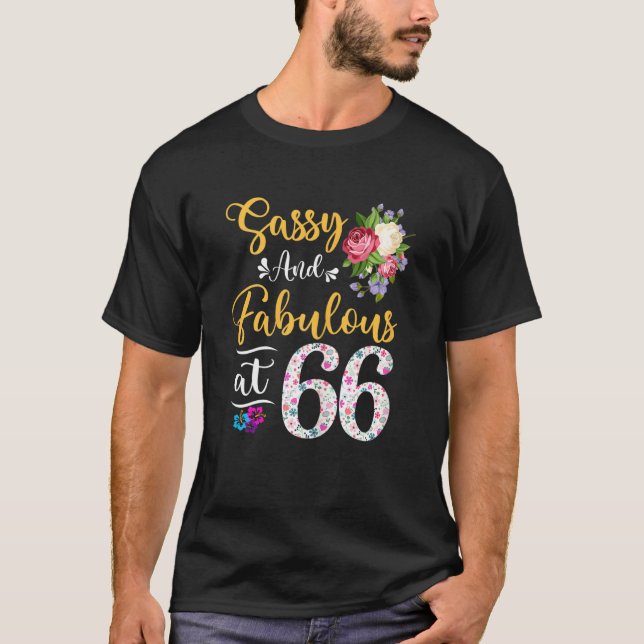Könsassi och Blommigt vid 66 års ålder 66 t Shirt (Framsida)