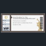 Konsertbiljett Bar Mitzvah Save the Date i Brun Inbjudningar<br><div class="desc">Varje stor Bat Mitzvah börjar med en liten surr. Skapa din egen med det här "save the date"-kortet och se till att dina vänner och familj hamnar på första raden. Inbjudan är formgiven precis som en konsertbiljett. Gången, raden och stolen motsvarar datumet för evenemanget för en extra touch. En David-stjärna...</div>