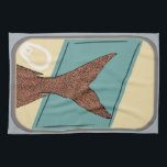 Konserverad fisk kökshandduk<br><div class="desc">Lägg till en liten bit stollig i ditt kök med vårt Tinned Fish Kitchen Towel. Den här handduken har en roligt och färglös design som inspireras av konserverad fiskförpackning, perfekt för att lägga till en lekfull inslag till din köksdekoration. Vare sig du torkar diskar, torkar motordrivna datorer eller bara lägger...</div>