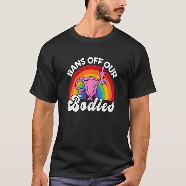 Könsförbud mot våra kroppar Rainbow Uterus Mitten  T Shirt (Framsida)