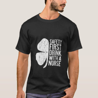 Könssäkerhet, första dryck med en näring av irländ t shirt