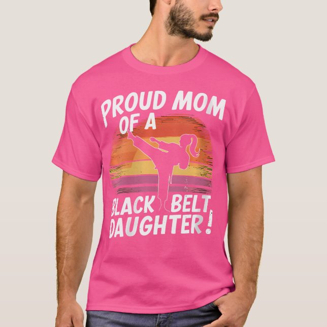 Könsstolt Mamma vid en Bälte-dotter i Black T Shirt (Framsida)