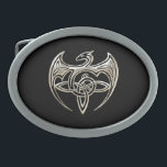 Konst för fnurror för Celtic för silver- och<br><div class="desc">En härlig skina silvervitdrake med vingarspridning och som dekorerar med tre pekade fnurror,  förkroppsliga som röra sig i spiral in i en tredje trefaldig fnurra på en svart bakgrund.</div>