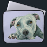 Konst för hund för porträtt för vattenfärg för laptop fodral<br><div class="desc">Denna är en vattenfärgmålning av en grå färggroptjur,  att lägga som för hund besegrar på golv. Hon tittar upp,  och hon ansikte squisheds på golv. Groptjurar ansar för att ha större huvud,  och jag tänker att de är förtjusande för det!</div>