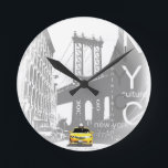Konst för pop för New York City Nyc gulttaxi Rund Klocka<br><div class="desc">Den New York City Nyc gulttaxin Brooklyn överbryggar popkonstbilden</div>
