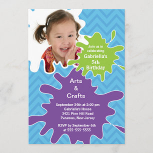 Konster & tillverkar ungar målar inbjudningar