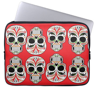 Konstgjord lackering i multifärgaden modern röd laptop fodral