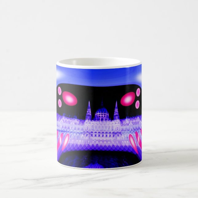 Konstig funky konst om utomjordiskt infall kaffemugg (Center)