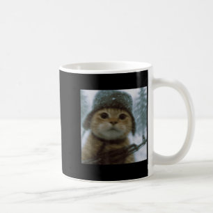 Konstig katt snö kattunge soldat selfie med vapen kaffemugg