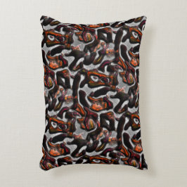 Konstig nedfläckad röd till koral struktur som bär prydnadskudde