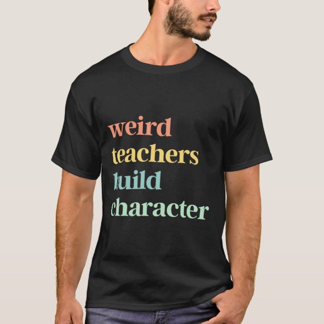 Konstiga lärare bygger karaktär t shirt (Framsida)