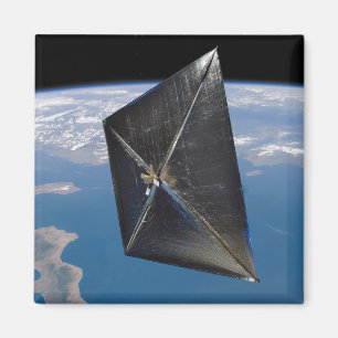Konstnärbegrepp av NanoSail-D i utrymme Magnet