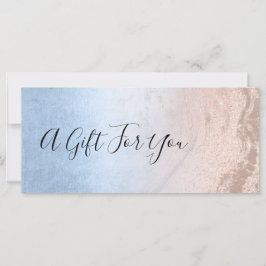 Konstnären ro guld glitter och blå makeup