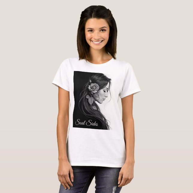 Konstnärlig kvinnlig profil med ro i svartvitt t shirt (Hel framsida)