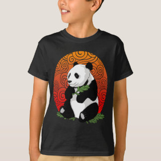 Konstnärlig Pandabjörn som äter T Shirt