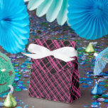 Konstnärlig Stilig Favoritlåda Presentaskar<br><div class="desc">Förhöj din tillställning med denna konstnärliga och stiliga favoritlåda. Med en kreativ och elegant design är den perfekt för bröllop, fester eller någon speciell tillställning. Tillverkad av material av hög kvalitet, ger denna favoritlåda en chic touch samtidigt som den säkert rymmer godsaker, presenter eller minnessaker. Ett vackert och funktionellt val...</div>