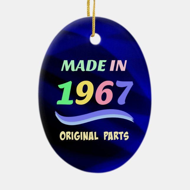 Konstruerad 1967, färgstark textdesign julgransprydnad keramik (Baksidan)