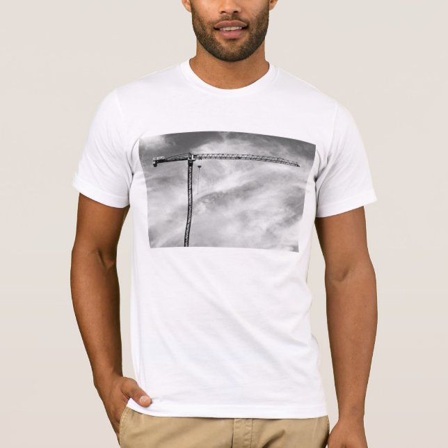 Konstruktionskran och svartvitt foto för himmel t-shirt (Framsida)