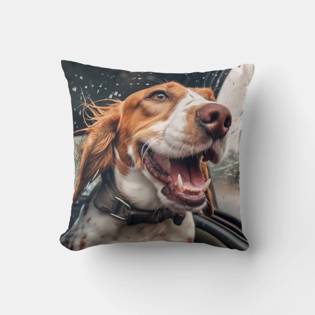 Konsttryck med upphetsad hund på regnig bilresa kudde (Framsida)
