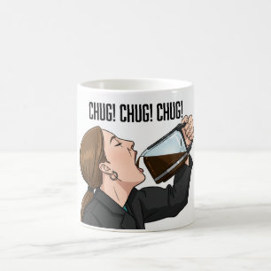 Kontorsdam som chuggar kaffe från kanna humor kaffemugg