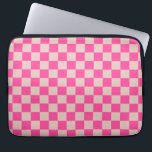 Kontrollera Coral Rosa Checkboard i Mönster Laptop Fodral<br><div class="desc">Checkered Mönster - Coral rosa and lax checkerboard.</div>