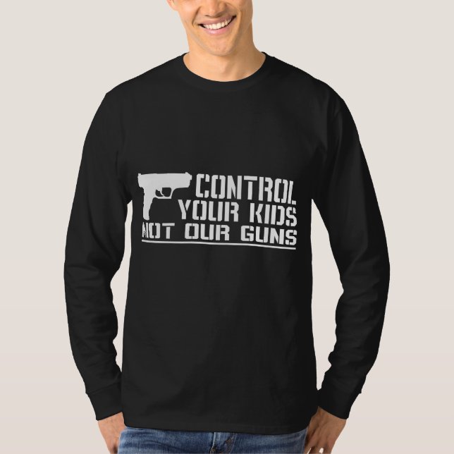 Kontrollera dina ungar, inte våra vapen t-shirt (Framsida)