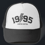 Kontrollerad ljusbåge Bult-Anpassningsbar födelsed Keps<br><div class="desc">Fira din födelsedag i stil med den här anpassningsbarnas truckerkeps med återutcheckad blixt! Anpassa den med ditt födelseår för en unik beröring. Den här vintage-inspirerade designen är ett djärvt påstående och är perfekt som en coolans födelsedagspresent. Ut och skina på din speciella dag!</div>