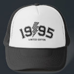 Kontrollerad ljusbåge Bult-Anpassningsbar födelsed Keps<br><div class="desc">Fira din födelsedag i stil med den här anpassningsbarnas truckerkeps med återutcheckad blixt! Anpassa den med ditt födelseår för en unik beröring. Den här vintage-inspirerade designen är ett djärvt påstående och är perfekt som en coolans födelsedagspresent. Ut och skina på din speciella dag!</div>