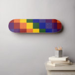 Kontrollerad regnbåge skateboard bräda 20 cm<br><div class="desc">Fira ditt Pride, stöd eller kärlek i färg med den här coolan styrda regnbågen mönster. Varje kvadrat med färgad i regnbåge överför en kvadrat till högerna för att skapa ett färgstarkt schackrat mönster. Kvadraterna rött, orange, gult, grönt, blått, indigo och violett bildar en sekvens av diagonalt rand. Digitalt skapat bilden...</div>