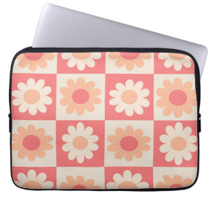 Kontrollerade Peach Fuzz- och Orange Retro Flowers Laptop Fodral