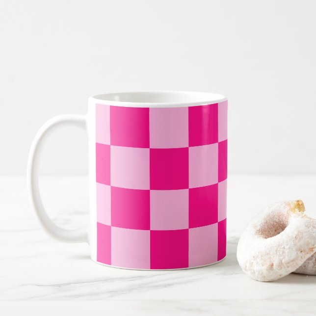 Kontrollerade rutor, ljusa geometriska shock rosa kaffemugg (Med munk)