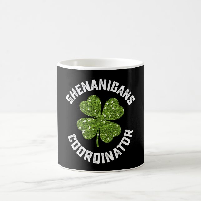 Koordinator för bus St. Patrick's Day är kul Kaffemugg (Center)