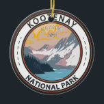 Kootenay National Park Canada Travel Art Badge Julgransprydnad Keramik<br><div class="desc">Kootenay National Park-vektorkonst design. Parken är en del av det större kanadensiska bergsområdet Rocky Mountain Parker,  som omfattar Banff National Park och Jasper National Park.</div>