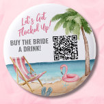 Köp Brud en Drink QR-kod Knapp<br><div class="desc">Söt fyrkantig QR-kod-knapp för möhippa på stranden "Köp en drink till bruden". Perfekt för hela din crew att ha på sig när ni går ut på barer eller klubbar! En cool akvarell-strandtema med nyanser av rosa och turkos som sätter stämningen för en strand-eskapad med bruden och hennes bästa vänner. Oavsett...</div>