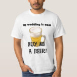 Köp en Beer Bachelor Party Tshirts och Gifts<br><div class="desc">Bachelor Party T-shirts,  hoodies,  muggar,  cards,  bachelor Party-knappar och mycket annat med en mugg av kall öldesign och text som lyder Bachelor Party Köp mig en öl!</div>