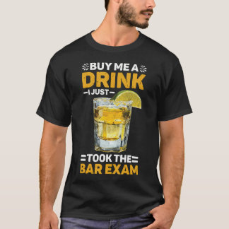 Köp En Drink Åt Mig Jag Har Just Klarat Juristexam T Shirt