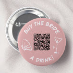 Köp en dryck Bachelorette-Rosa Knapp<br><div class="desc">Den här lekknappen är perfekt för en trendig-filtfest! Den här rosan har en snyggt bakgrund med ett fet "Köp en drink!"-meddelande, ett vismiskt martinistiskt glas och en bekväm QR-kod och är säkert slå med brudens sida och gäster. Det är en roligt och ett enkelt sätt att samla in donationer till...</div>