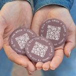 Köp en KN-kod från Bride a Drink Bachelorette Part Knapp<br><div class="desc">Avrunda några gratisdrycker för bruden på hennes bachelorette Party eller bachelorette helg med dessa personlig QR-kodknappar i mjuka berry marsala. Utformningen har två linjer anpassningsbar text (som visas med "Köp en brud en drink" och "skanna för att betala av Venmo") i vitt, med ett anpassade QR-kod i mitten. Lägg till...</div>
