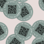 Köp en KN-kod från Bride a Drink Bachelorette Part Runt Klistermärke<br><div class="desc">Avrunda några gratisdrycker för bruden på hennes bachelorette-fest eller bachelorette helg med dessa personlig QR-kodmärken i sage grönt. Utformningen har två linjer anpassningsbar text (som visas med "Köp en brud en drink" och "skanna för att betala av Venmo") i vitt, med ett anpassade QR-kod i mitten. Lägg till länken till...</div>