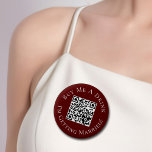 Köp mig en drink Bride Bachelorette Party Burgundy Knapp<br><div class="desc">Den här burgundy Köp mig en drink jag är Gifta sig på innehåller ett vitt skript för anpassningsbar och din webbplatslänk till din betalat webbplats där folk på pub kan välja att köpa cocktails till dig kvällen före bröllop. Underbar för en bachelor eller bachelorette-fest!</div>