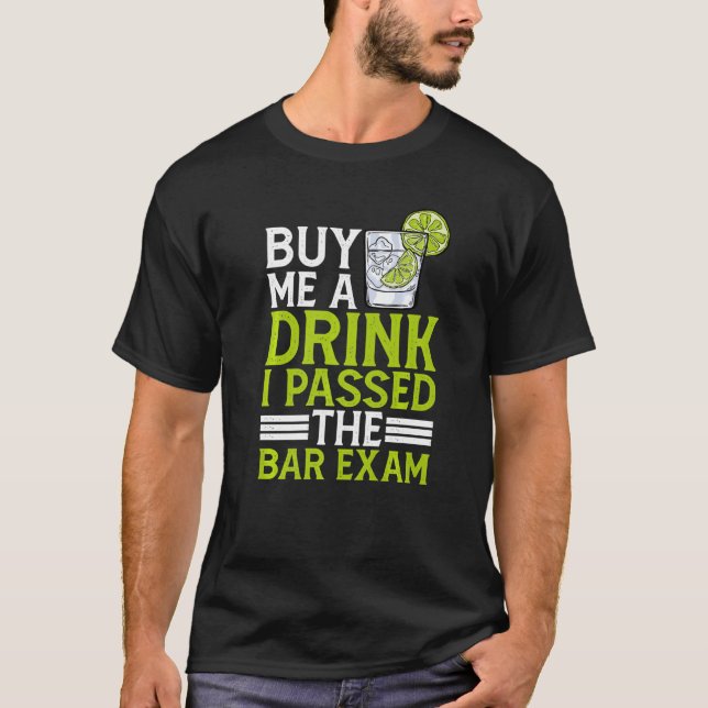 Köp mig en drink jag passerade Pub Exam Premium T Shirt (Framsida)