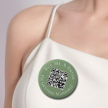 Köp mig en Grönt för Drink Bride Bachelorette Part Knapp<br><div class="desc">Den här grönten Köp en DRYCK Jag är Gifta sig knapp som innehåller ett vitt skript för anpassningsbar och en länk till din betalat webbplats där du kan välja mellan att folk på pub ska köpa cocktails till dig kvällen före bröllop. Underbar för en bachelor eller bachelorette-fest!</div>